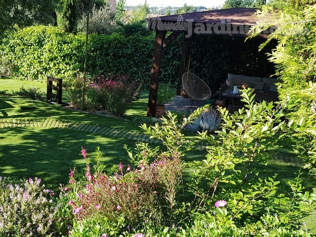 jardin con gazebo.jpg