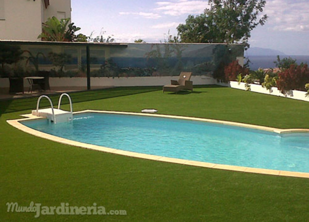 Jardines con piscina