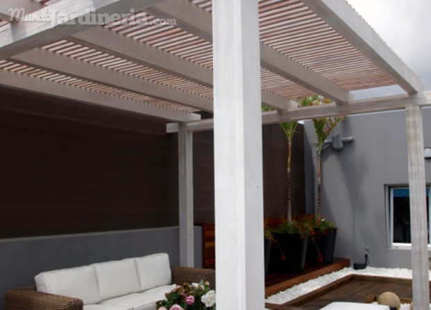 Pérgola en blanco