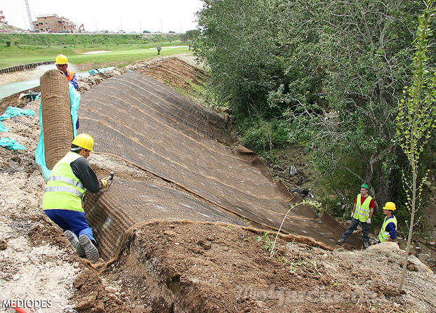 Talud arroyo golf