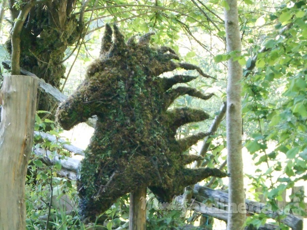 Horse_head_green_sculpture
