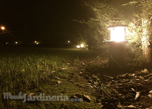 Baliza rústica para jardín de hierro forjado