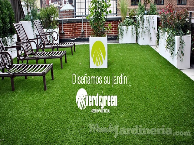Diseño de jardin de cesped artificial en Sevilla.jpg