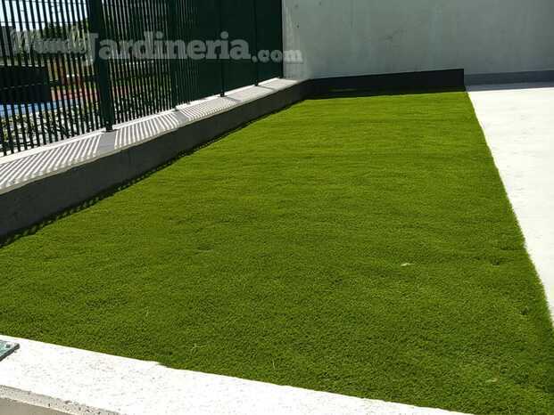 Instalación de césped artificial en terraza