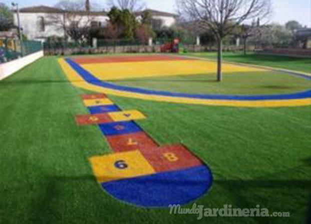 Urban play. Suelo de césped artificial para parques infantiles